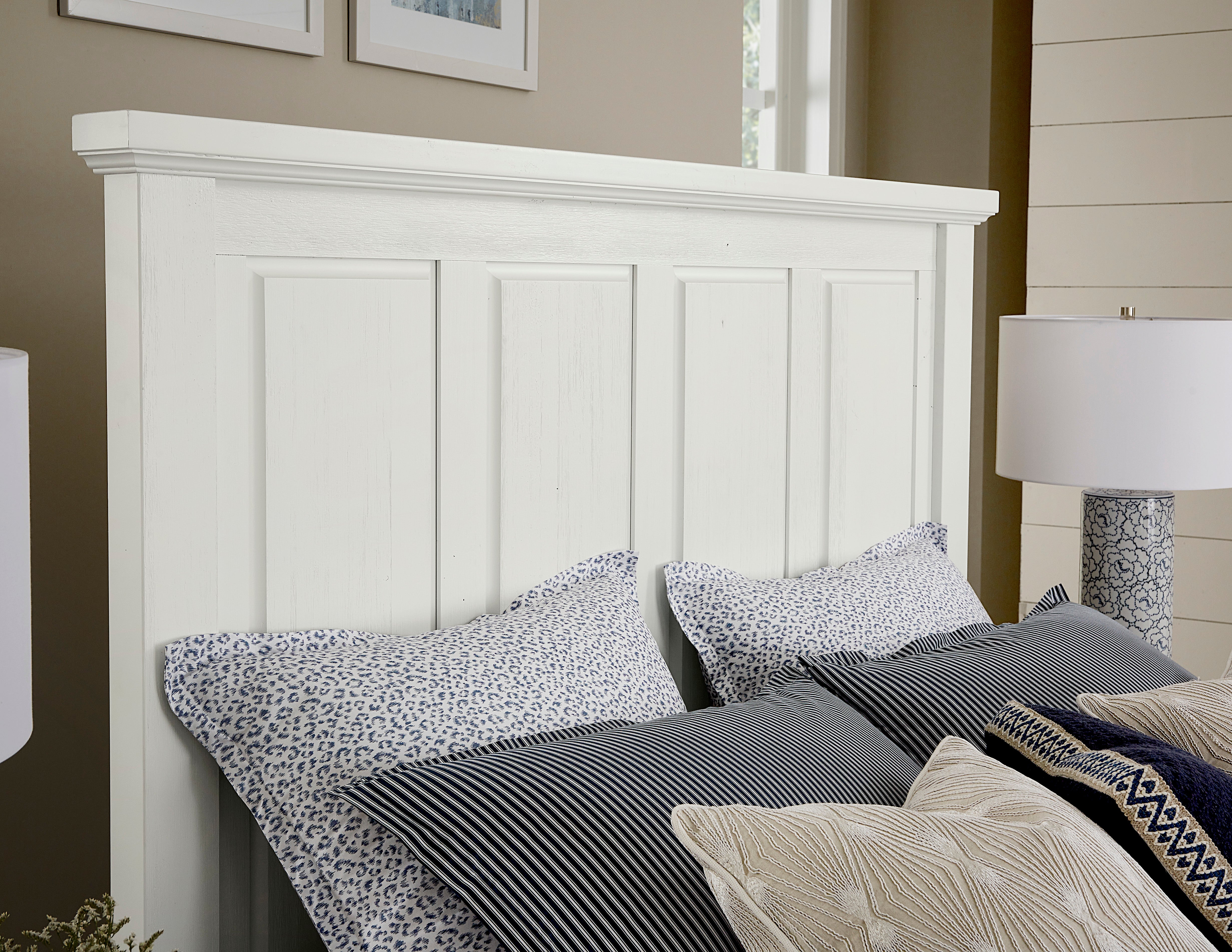 Artisan & Post Maple Road-Two Tone Mansion Bed