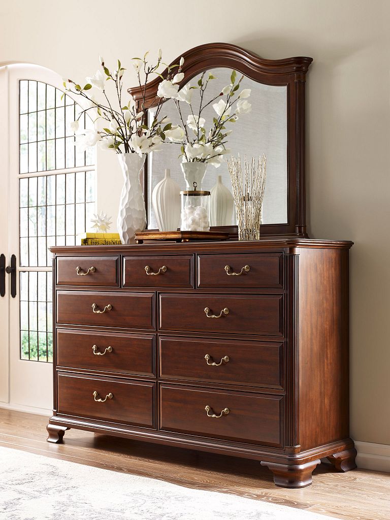 Kincaid Furniture Hadleigh Drawer Dresser in Classic Cherry