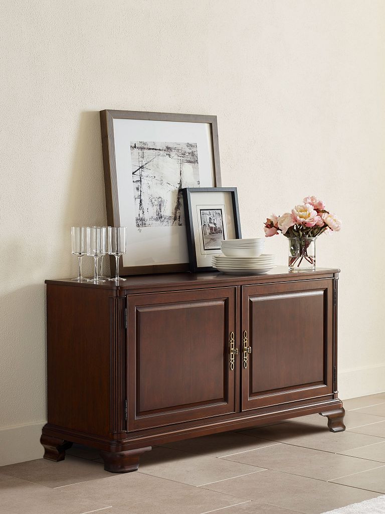Kincaid Furniture Hadleigh China Cabinet in Classic Cherry