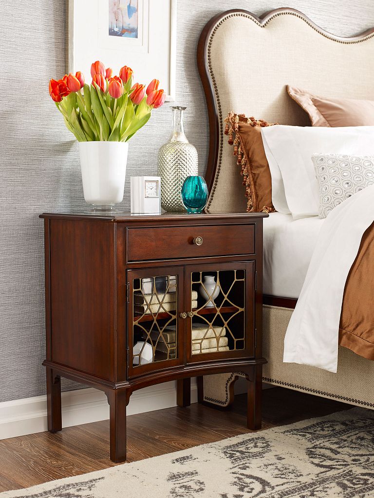 Kincaid Furniture Hadleigh Bedside Table in Classic Cherry
