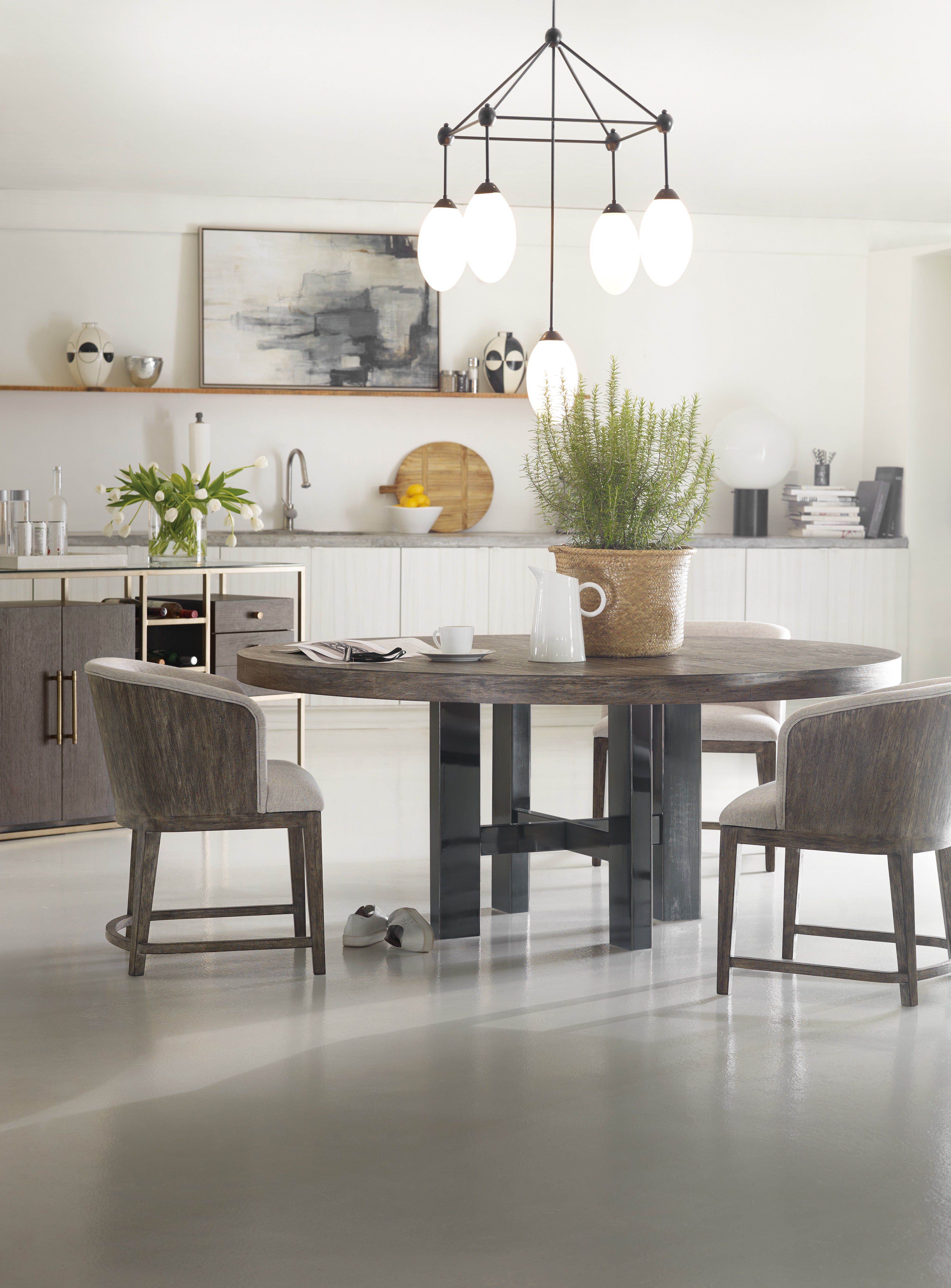Hooker Furniture Curata 72in Round Dining Table