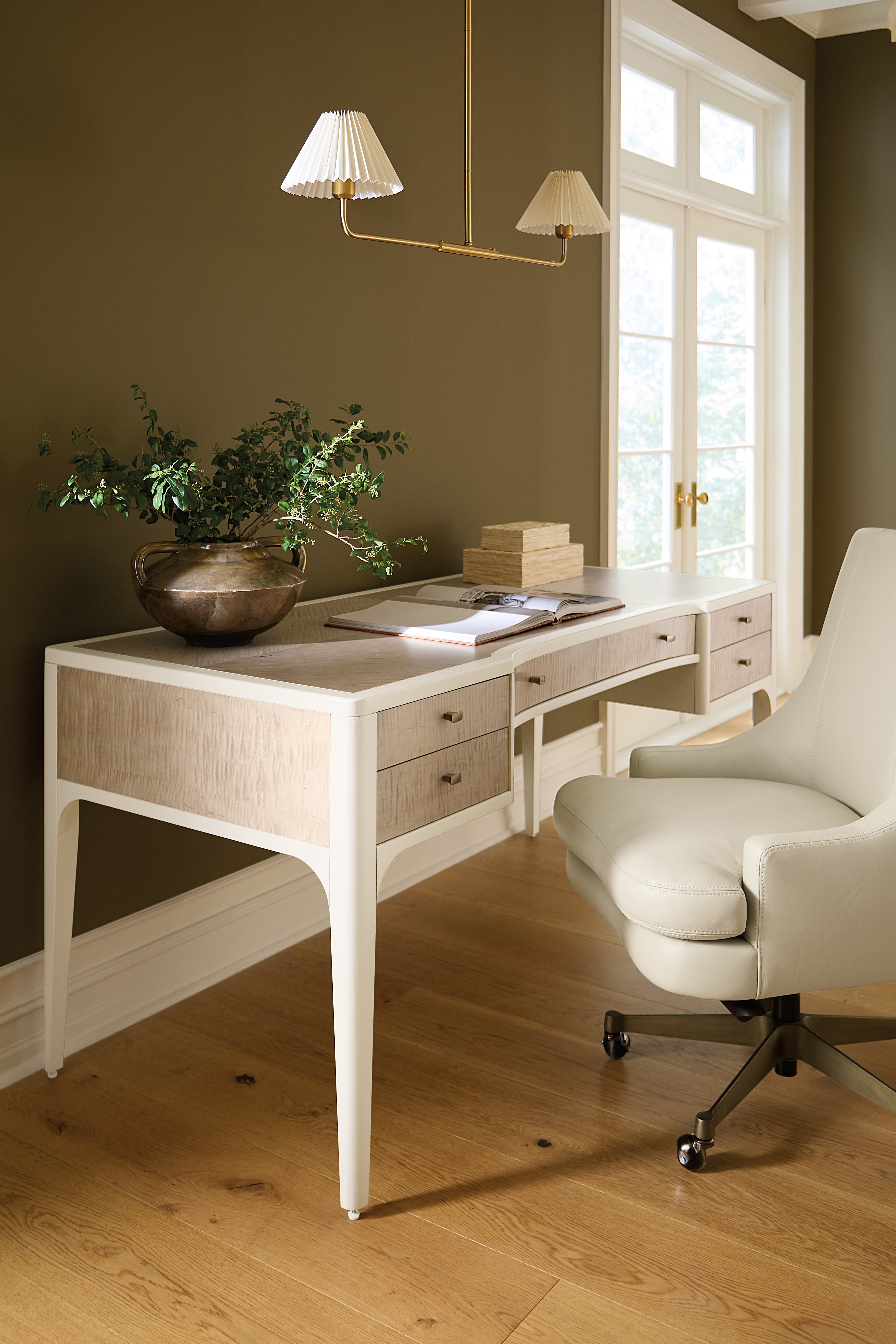 Hooker Furniture Paula Executive Swivel Tilt Chair
