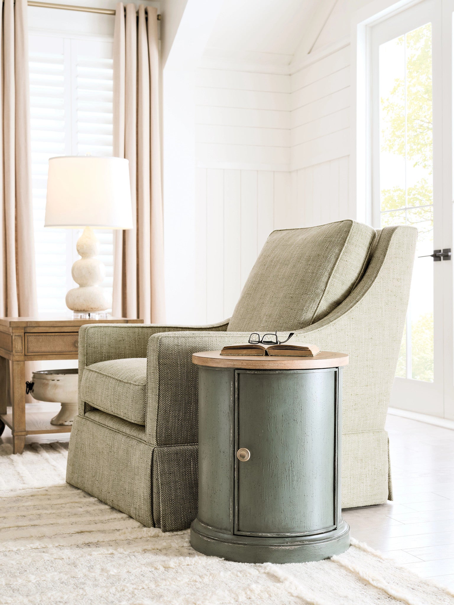 American Drew Chastain Woodfield Round Accent Table in Caramel/Green