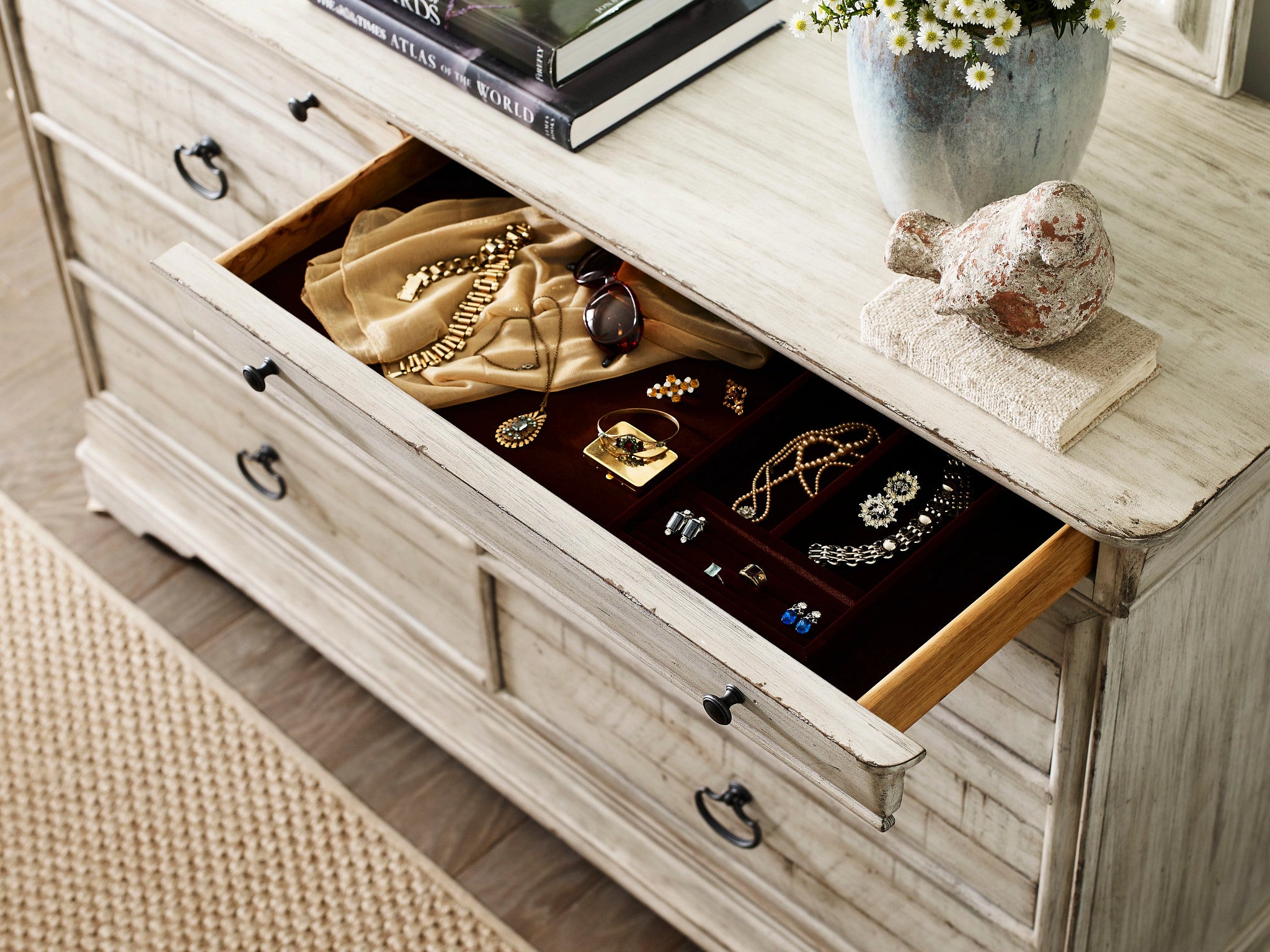 Kincaid Furniture Selwyn Whiteside Dresser in Cottage White