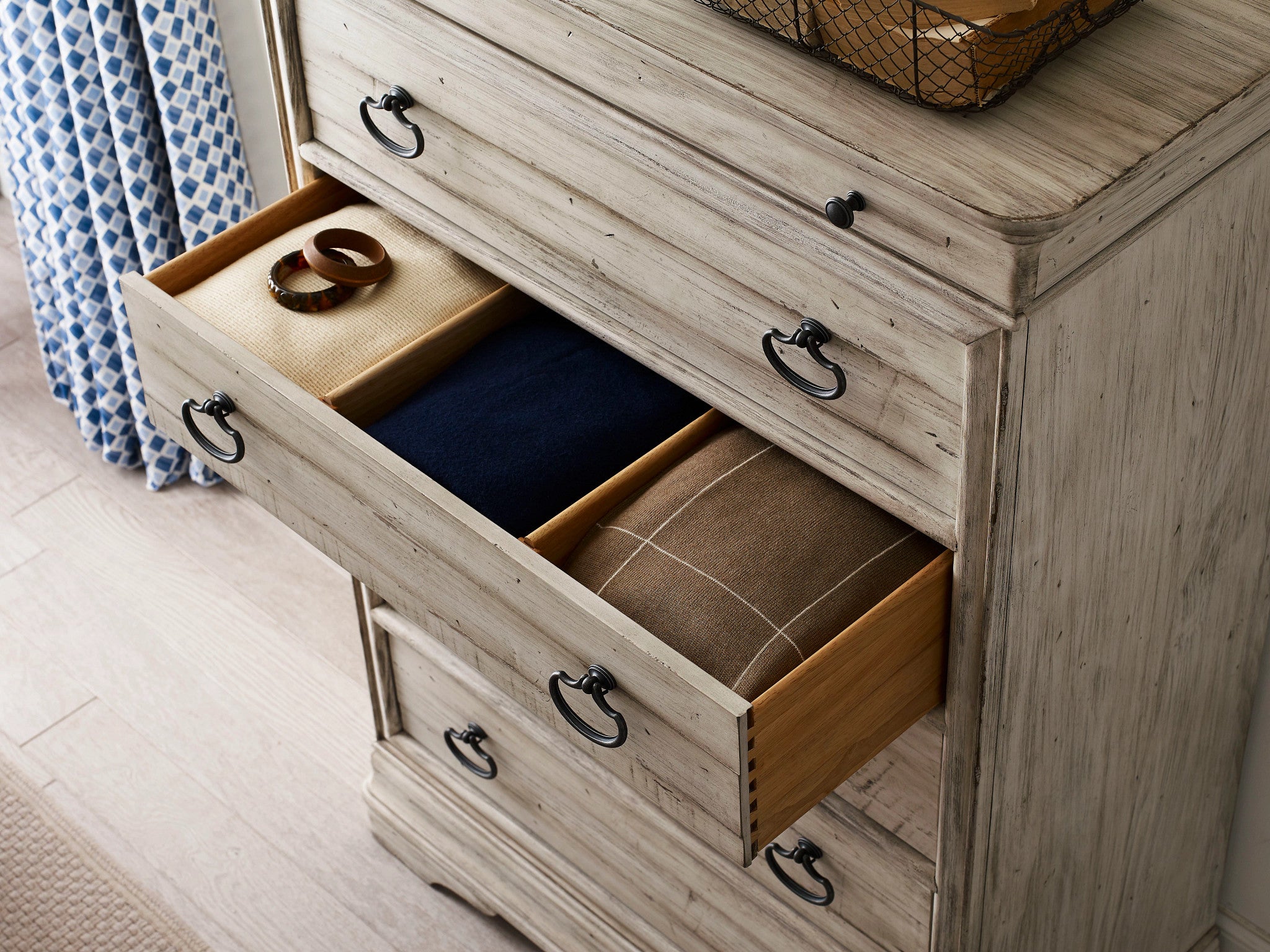 Kincaid Furniture Selwyn Prospect Drawer Chest in Cottage White