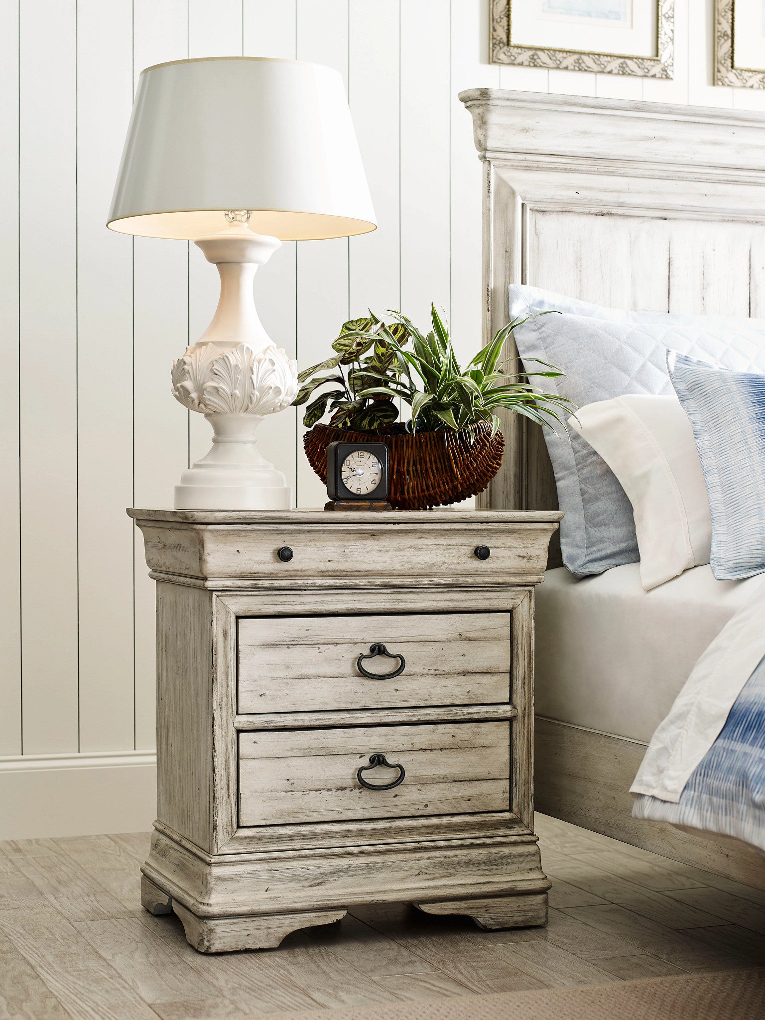 Kincaid Furniture Selwyn Parkland Nightstand in Cottage White