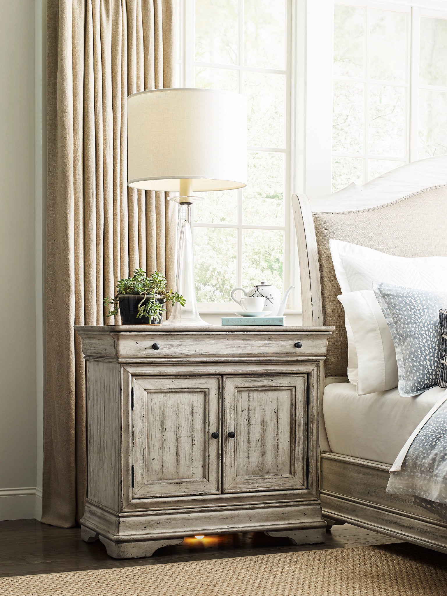 Kincaid Furniture Selwyn Wexford Bachelors Chest in Cottage White