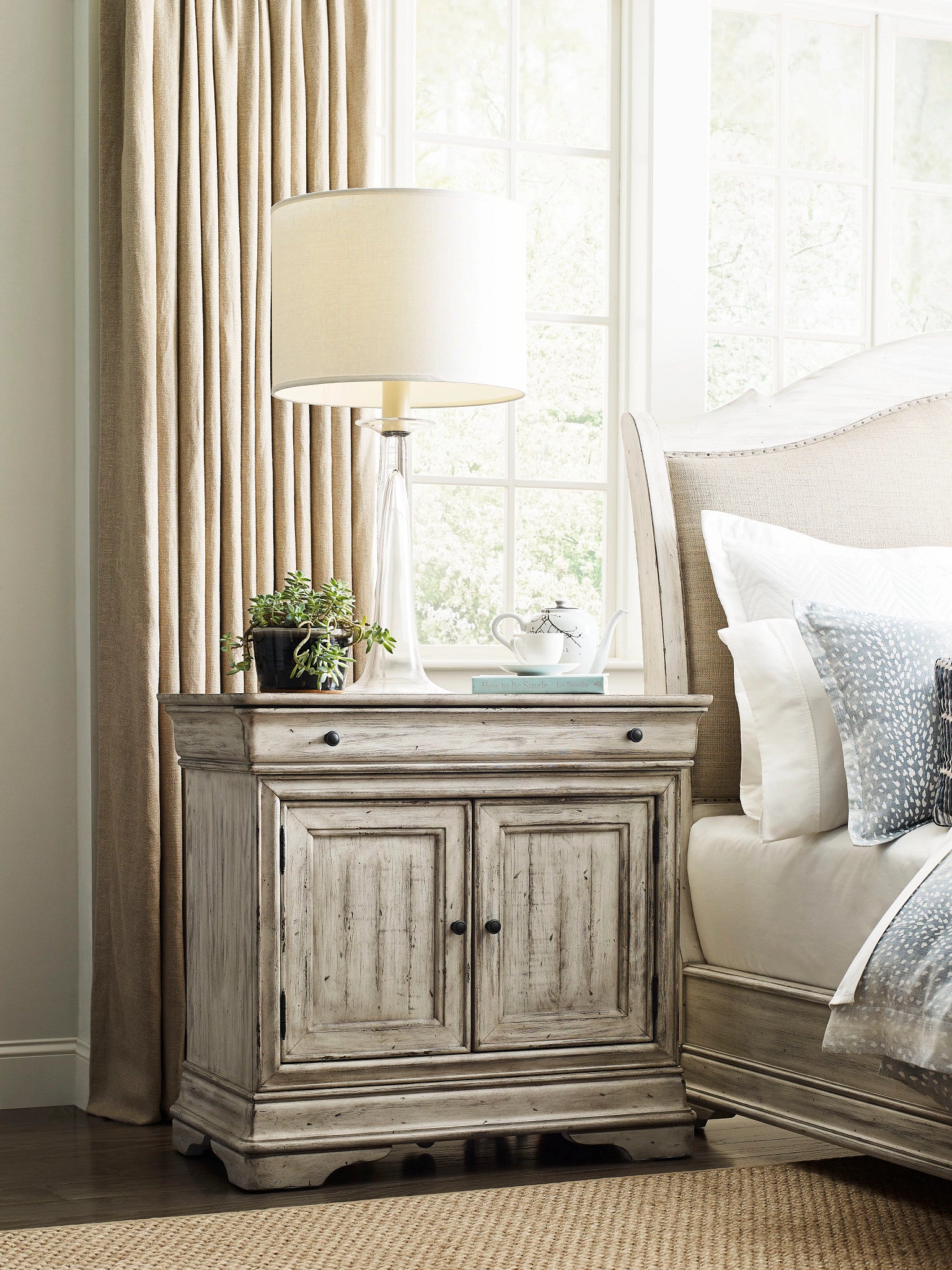 Kincaid Furniture Selwyn Wexford Bachelors Chest in Cottage White