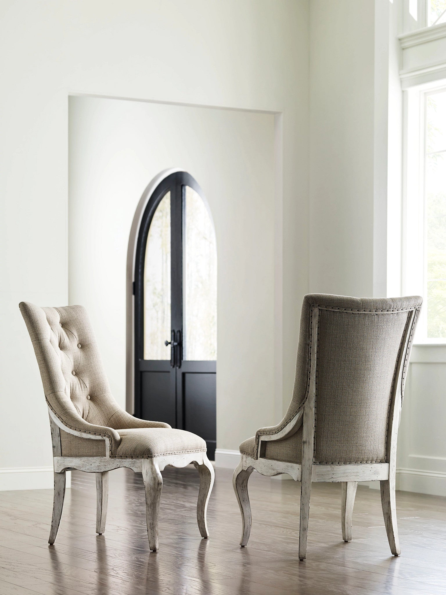 Kincaid Furniture Selwyn Deconstructed Host Chair in Cottage White