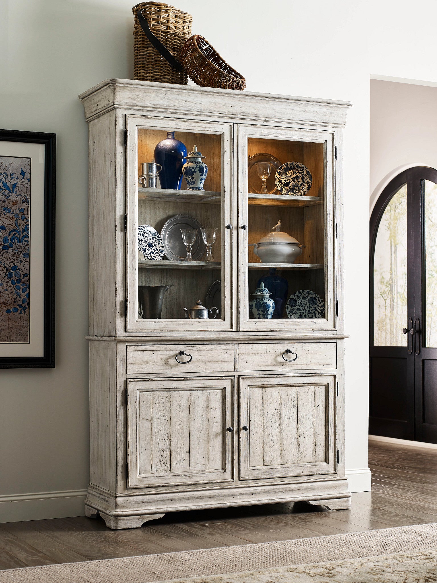 Kincaid Furniture Selwyn Rainer Display Cabinet in Cottage White