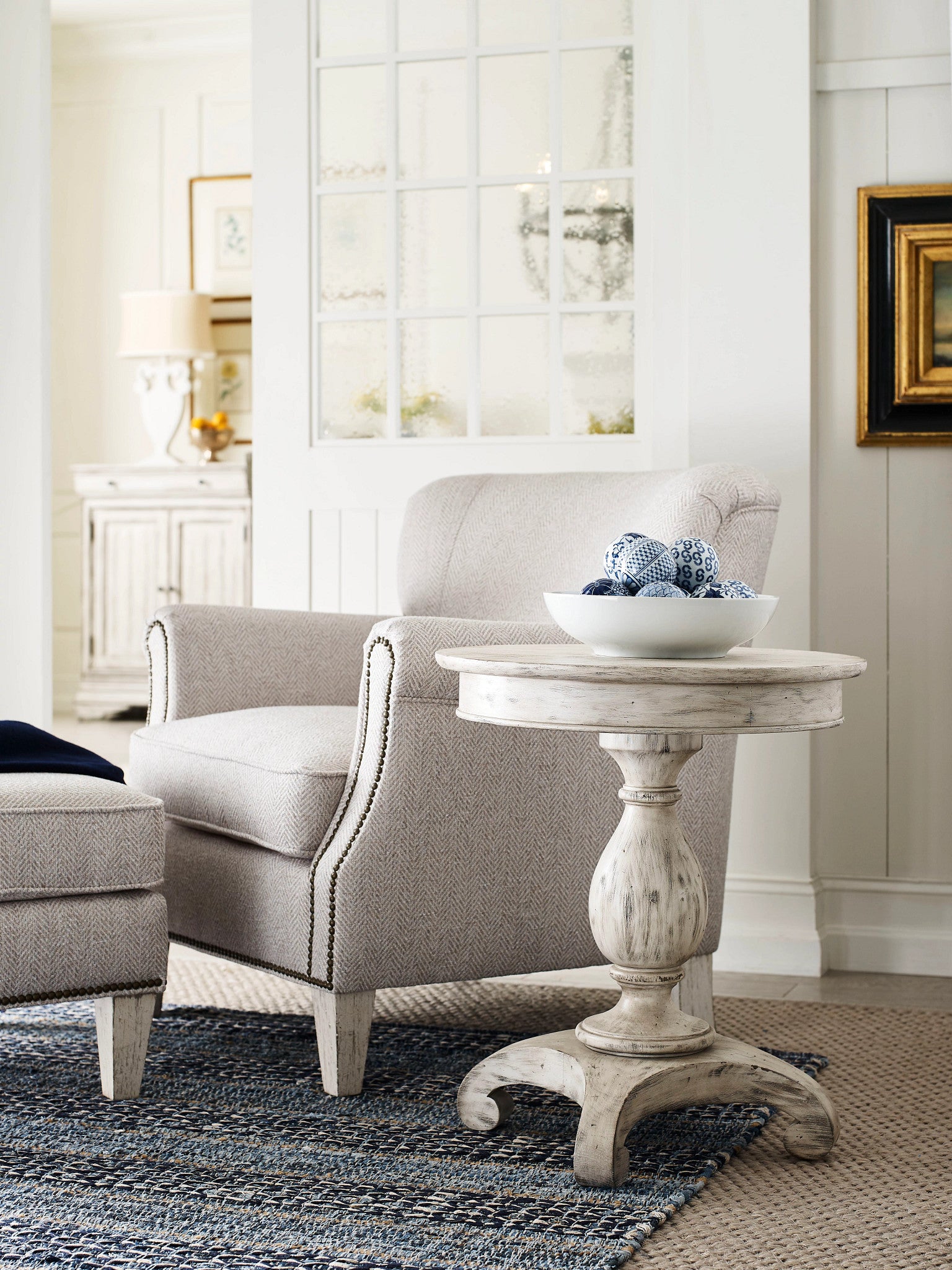 Kincaid Furniture Selwyn Kelsey Round End Table in Cottage White