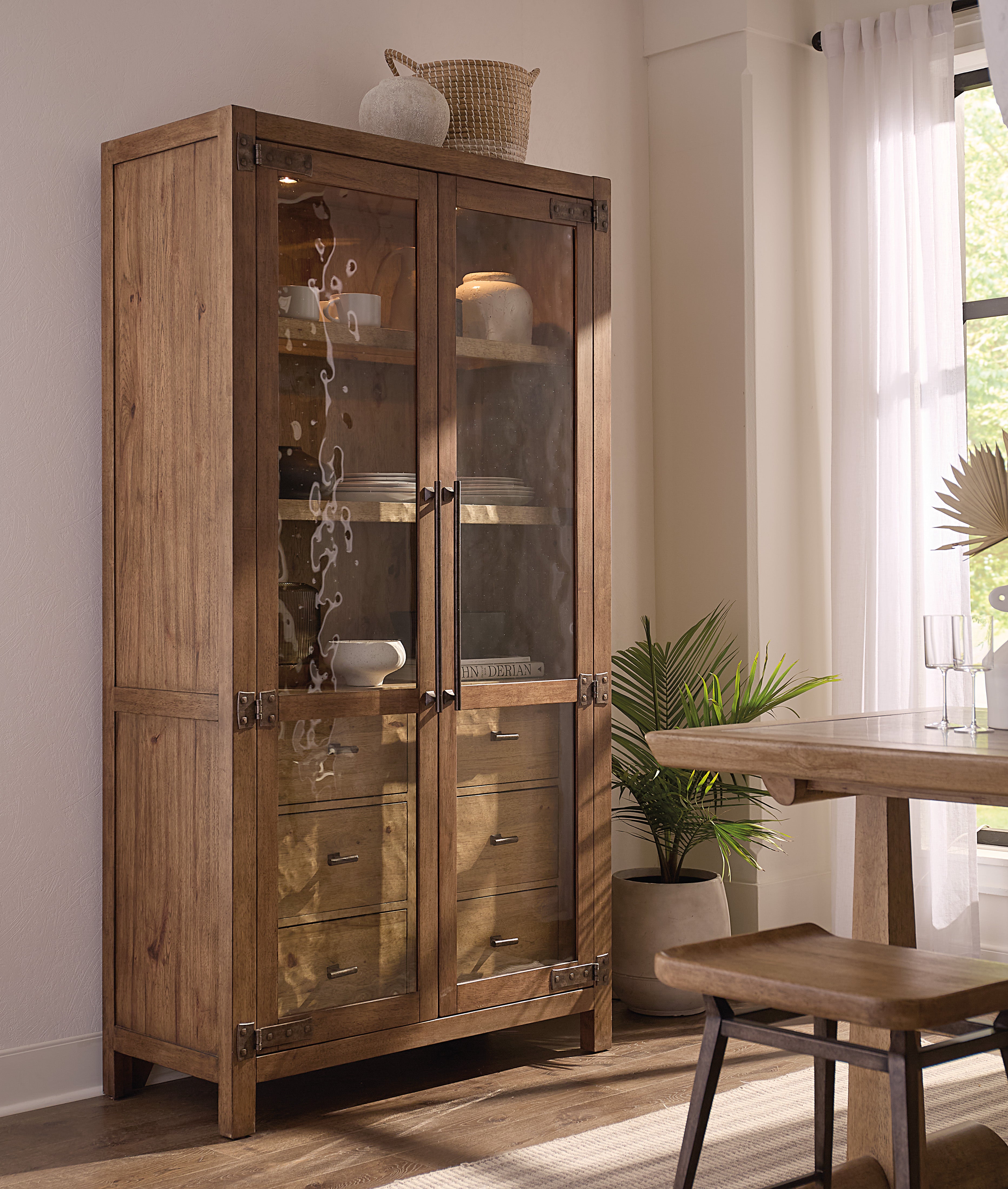 Hooker Furniture Vineyard Row Display Cabinet