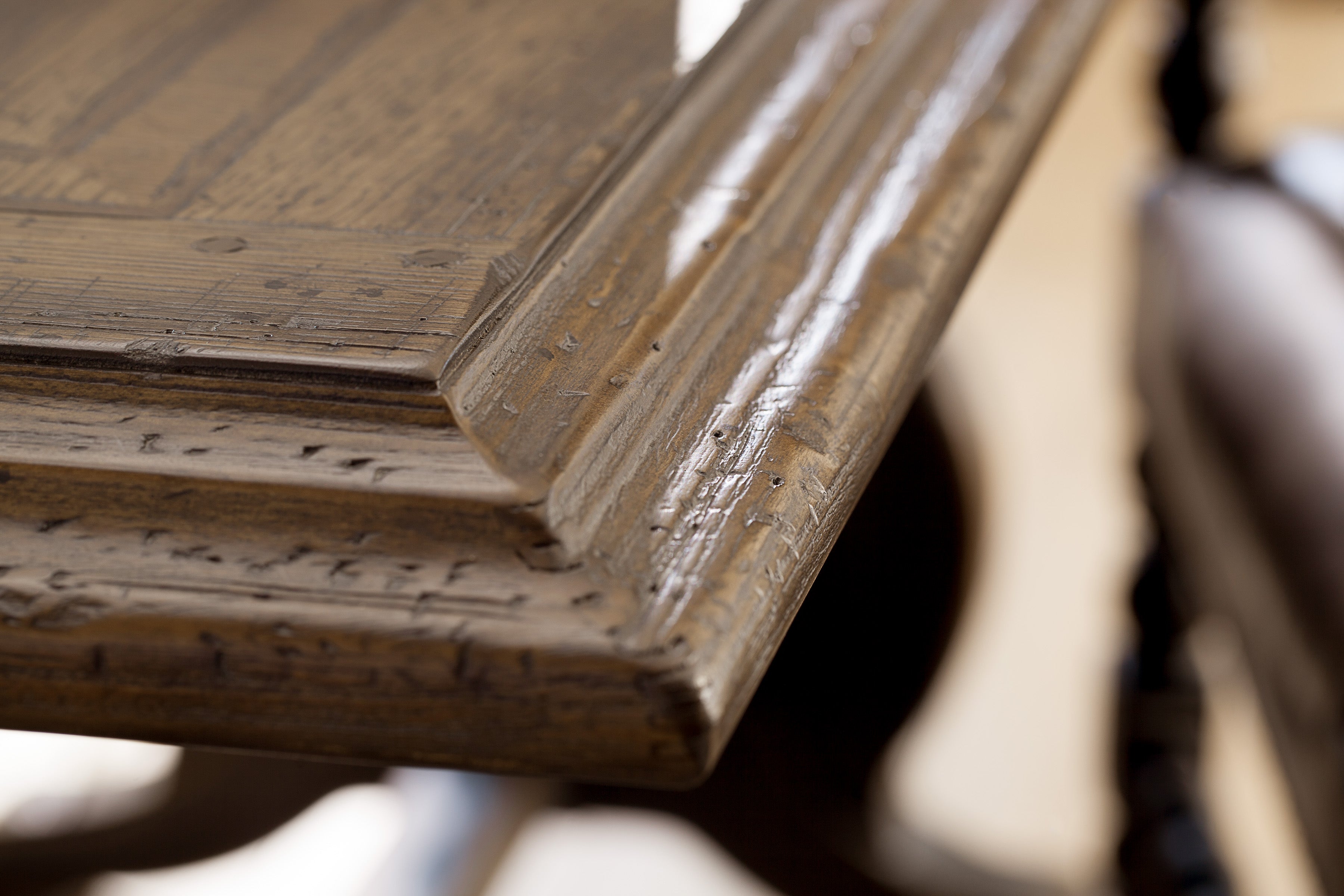 Hooker Furniture Bandera 86in Table with 2-18in Leaves