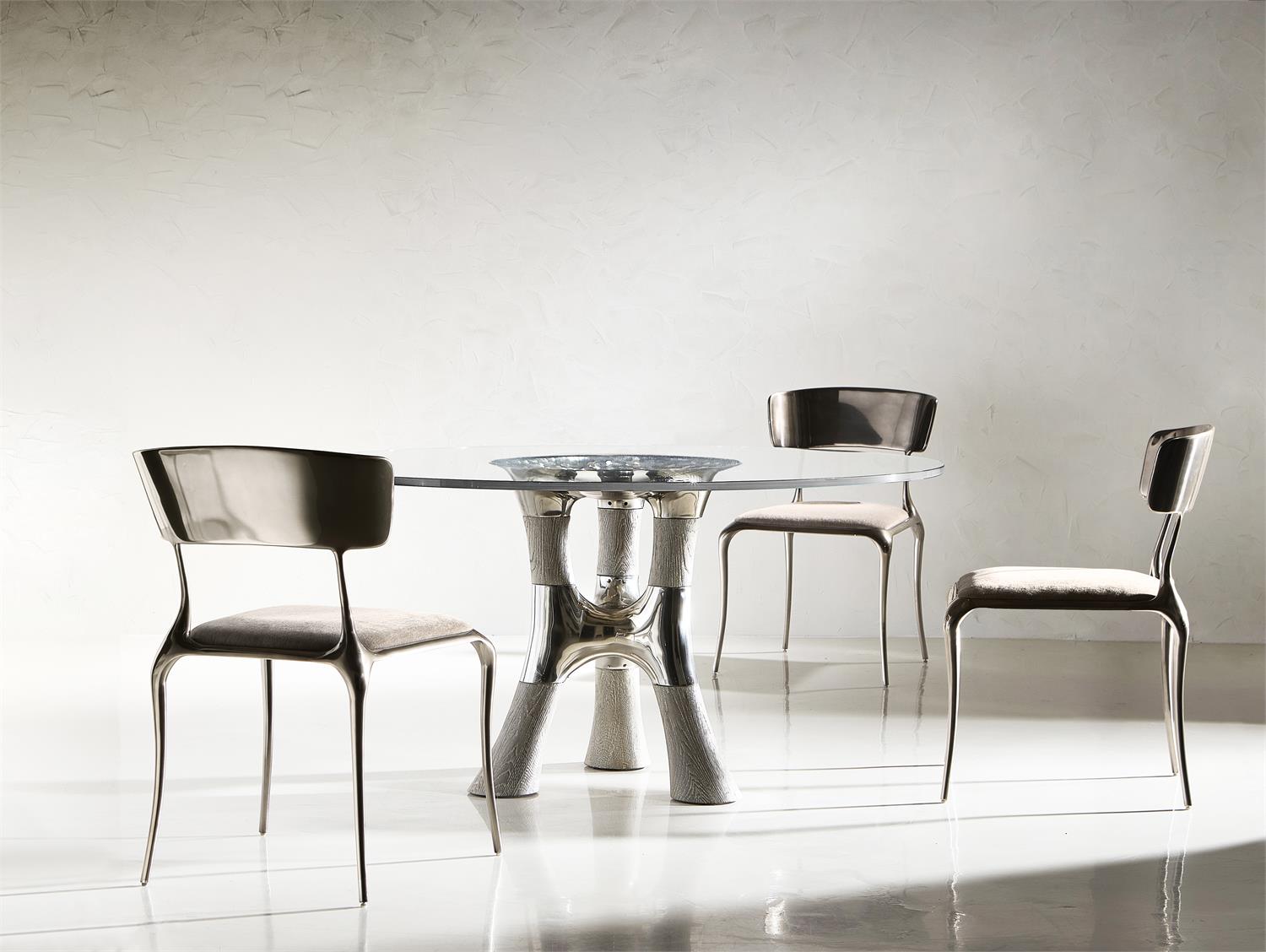 Bernhardt Furniture Dalton 54" Round Dining Table in Light Bronze