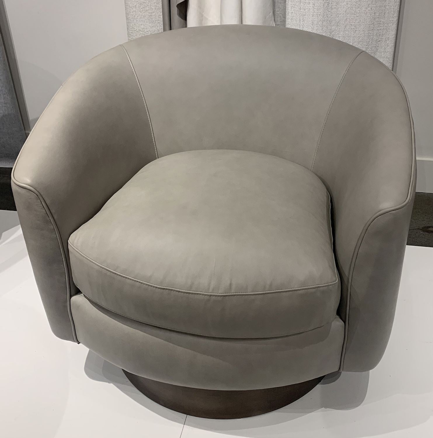 camino-leather-swivel-chair-in-gray