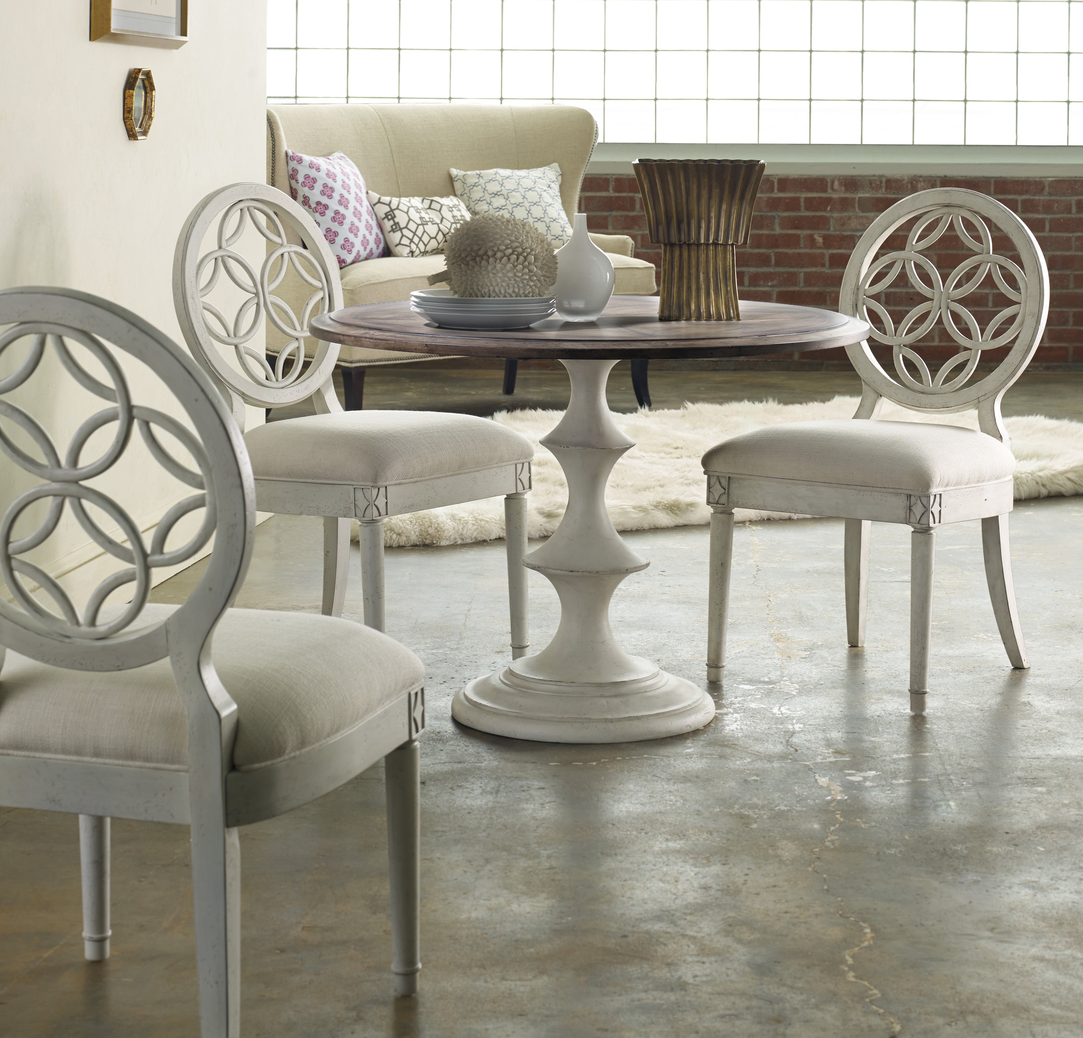 Hooker Furniture Brynlee 42 inch Table
