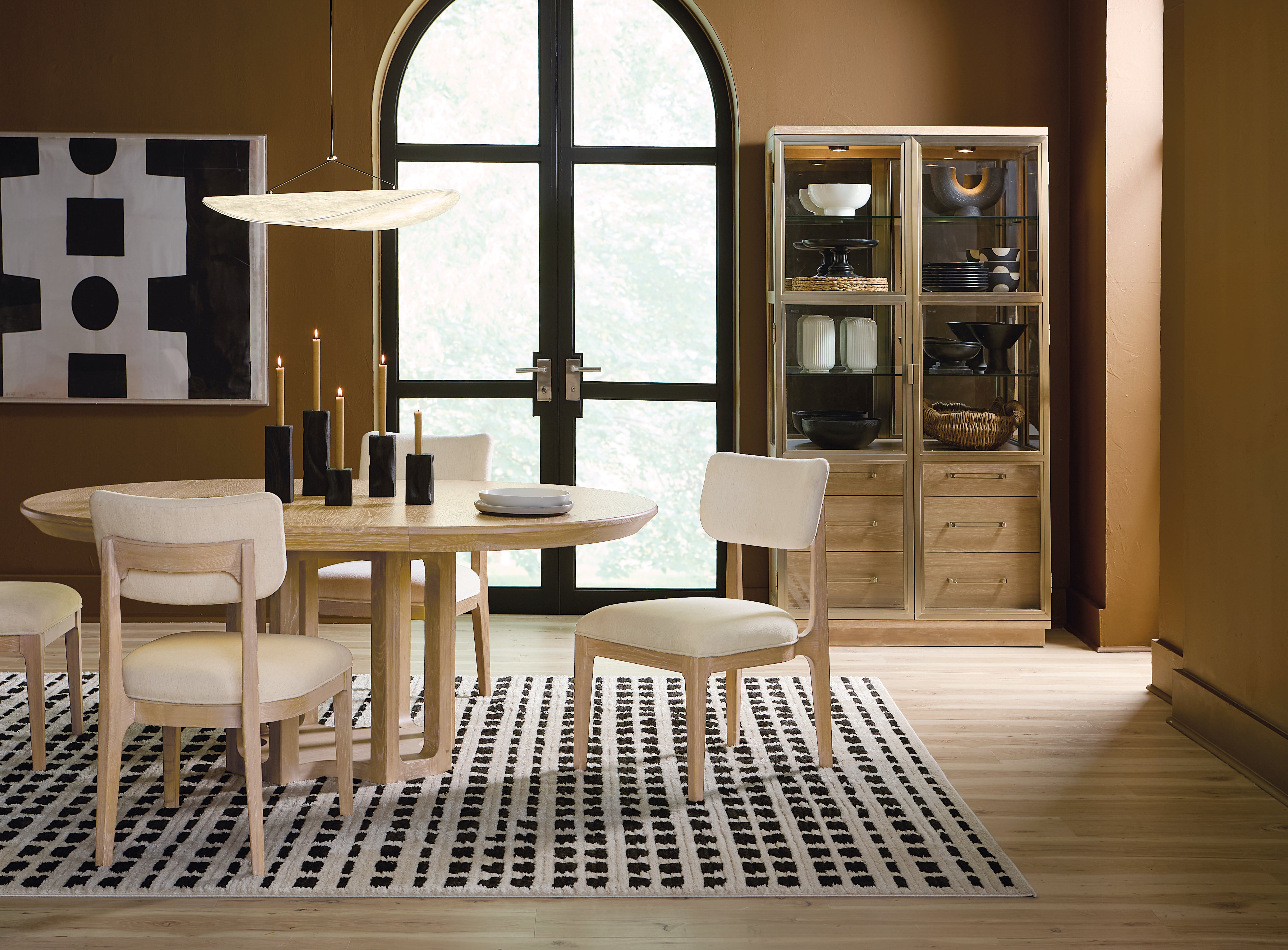 Hooker Furniture Banyon Bay Round Dining Table with One 18-inch Leaf