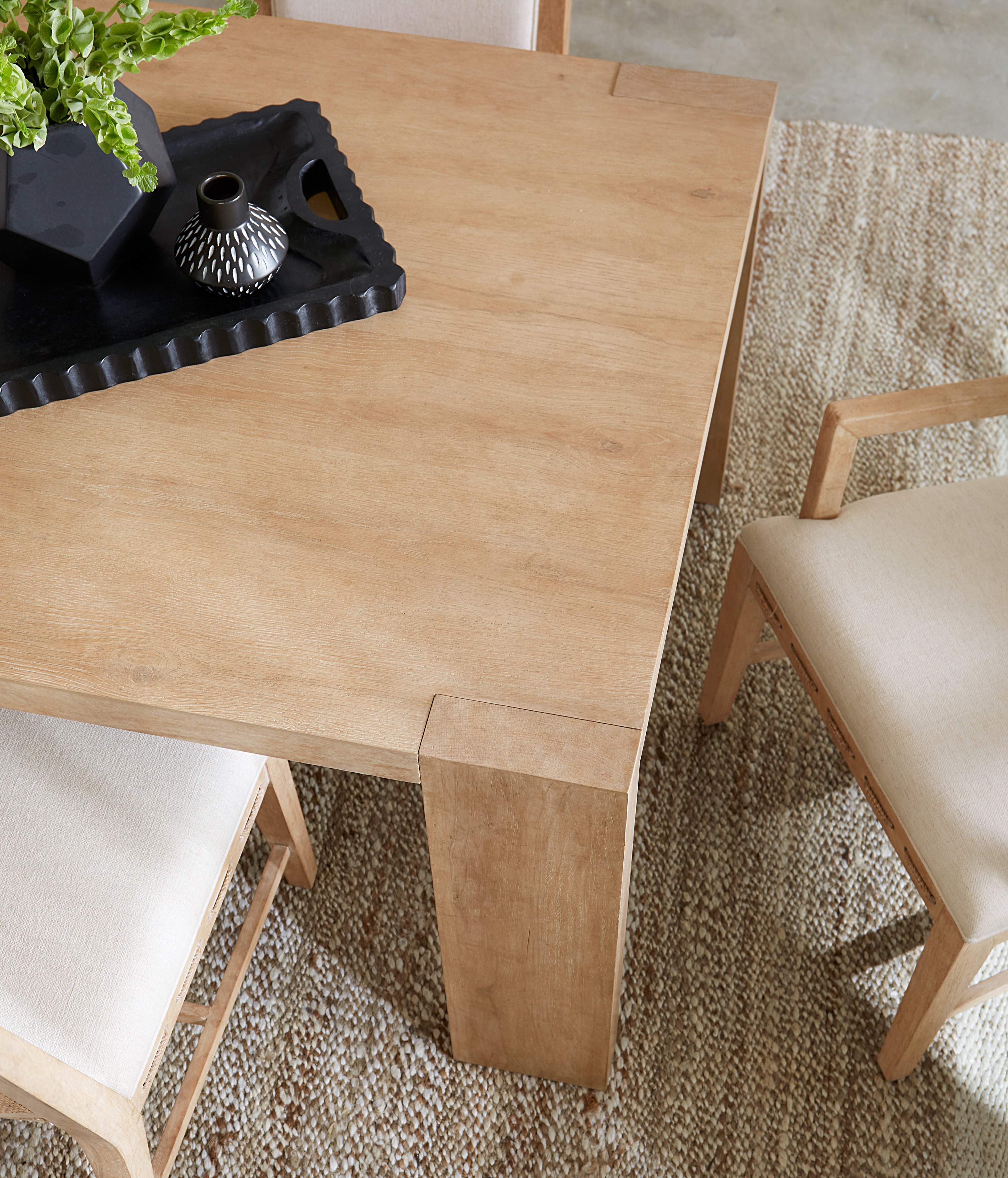 Hooker Furniture Retreat Rectangle Dining Table with 1-22in Leaf