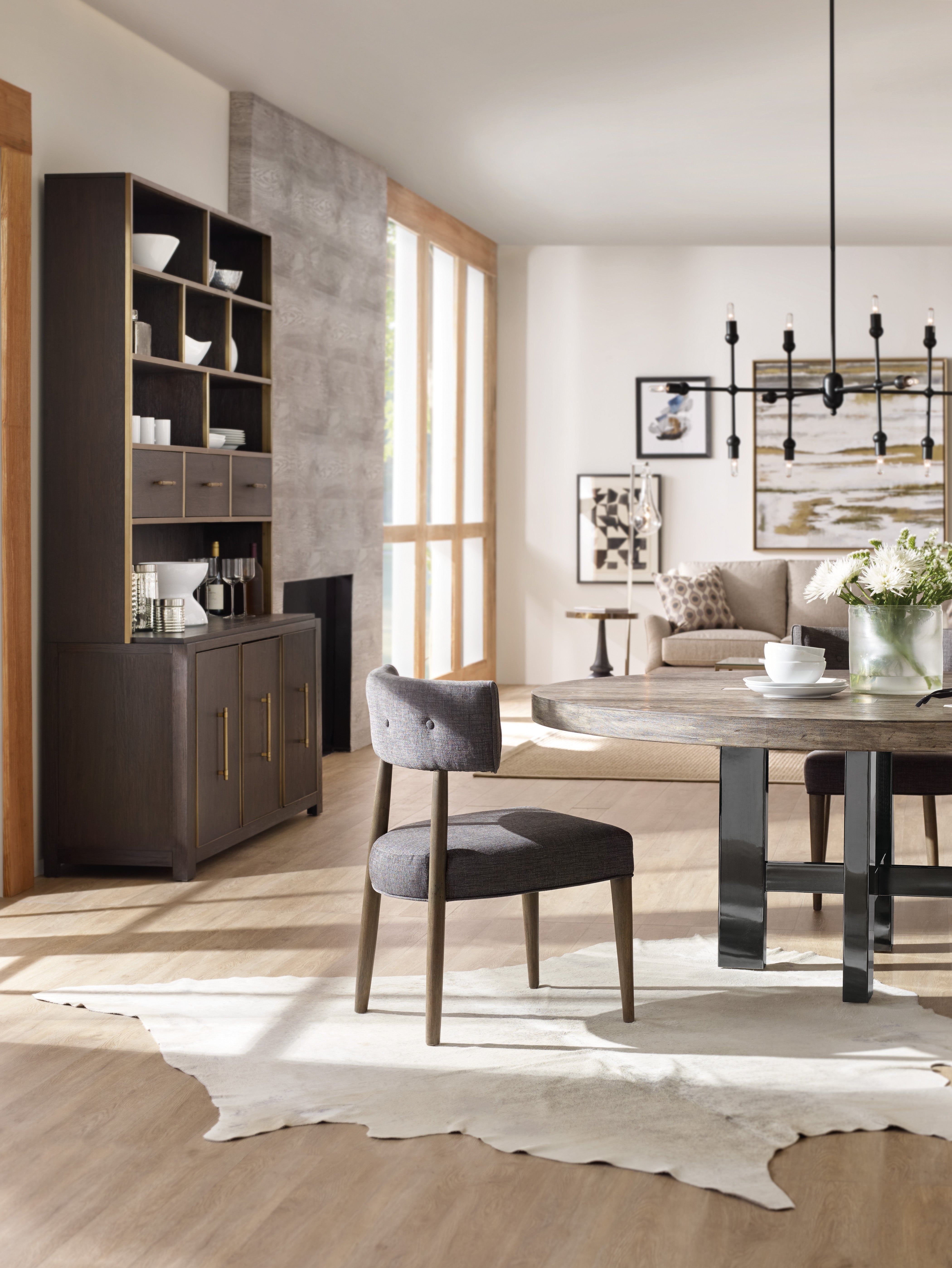 Hooker Furniture Curata 72in Round Dining Table