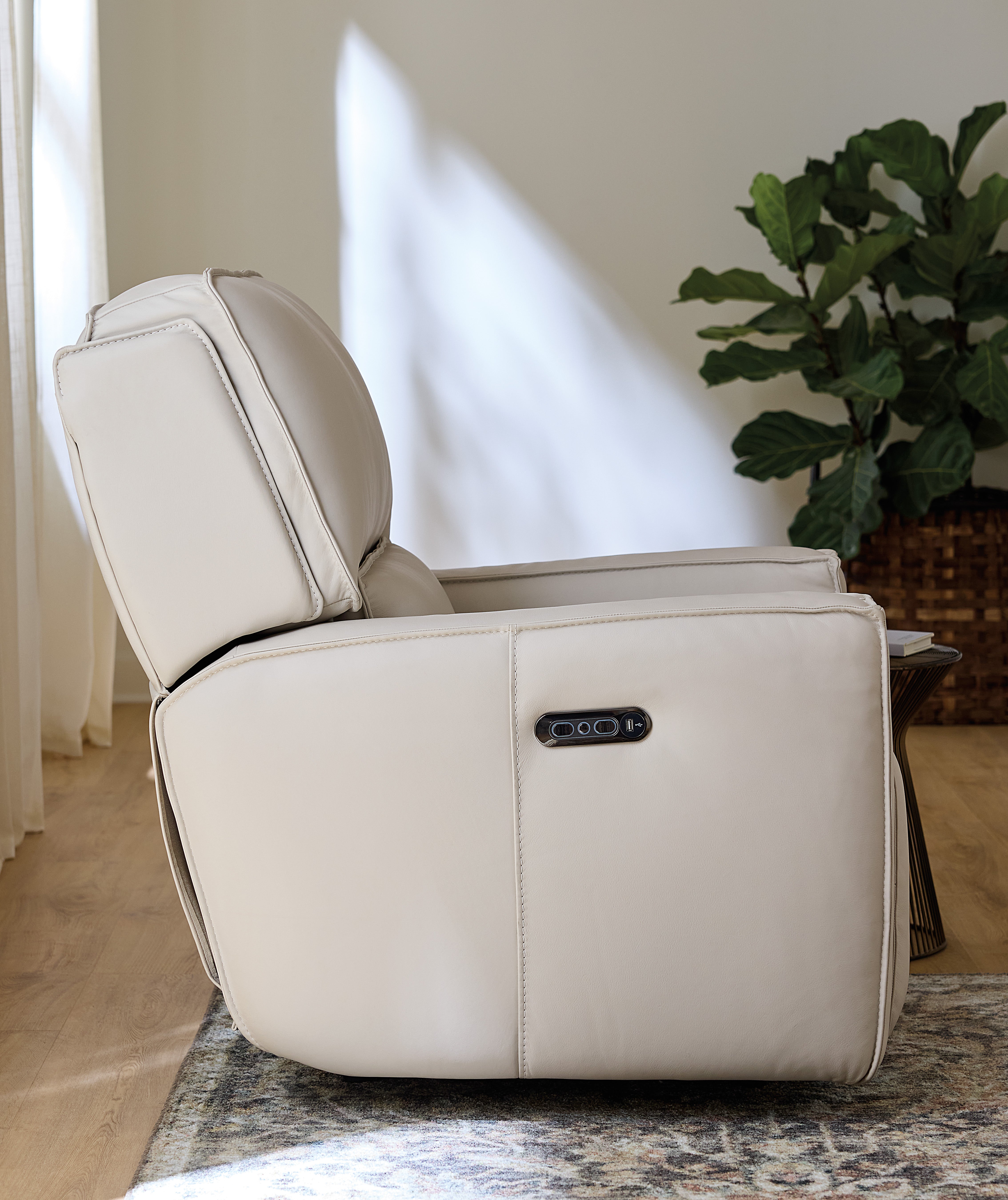 Hooker Furniture Miles Zero Gravity Power Recliner with Power Headrest in Grey
