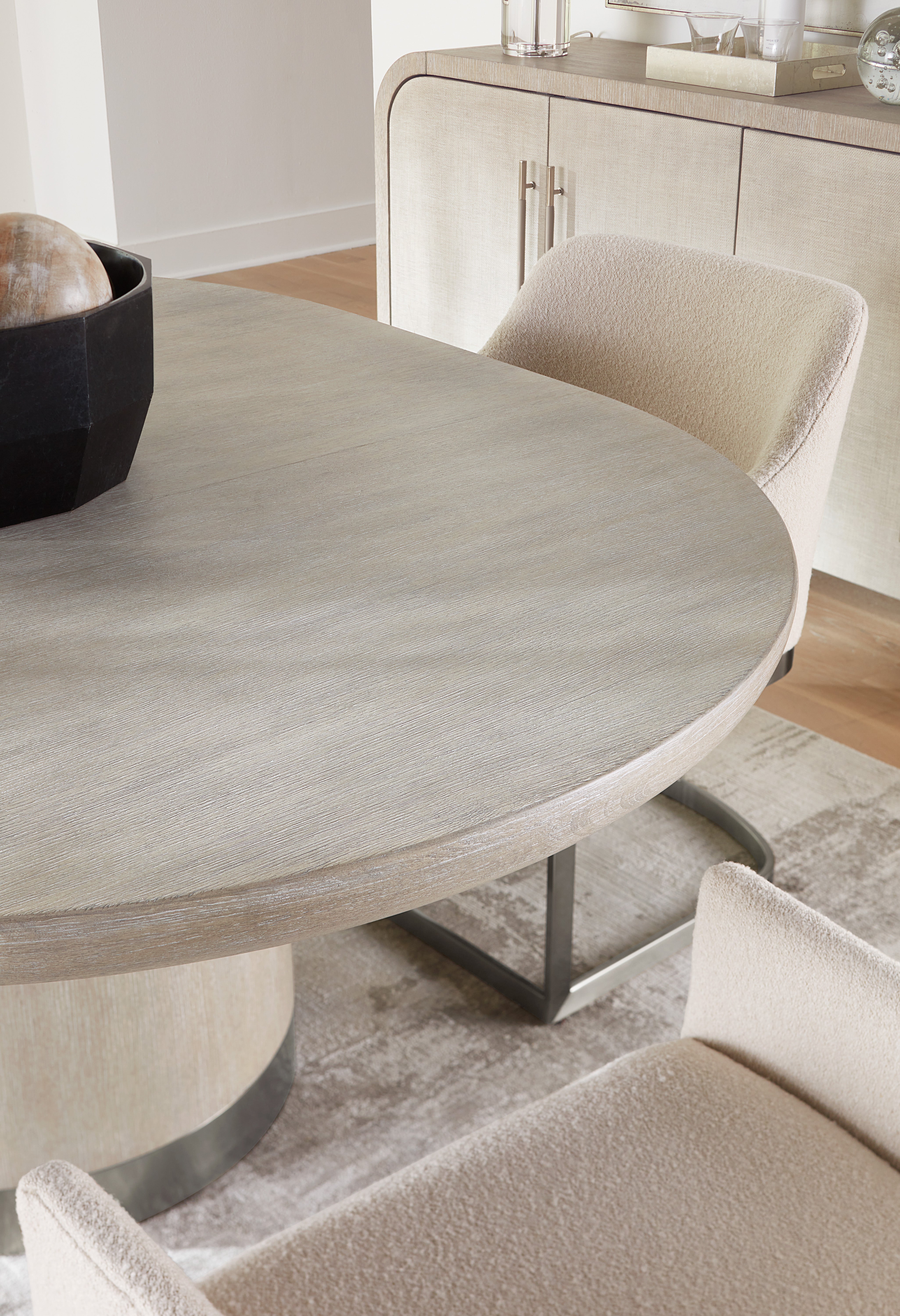 Hooker Furniture Modern Mood Round Dining Table with 1-18in Leaf