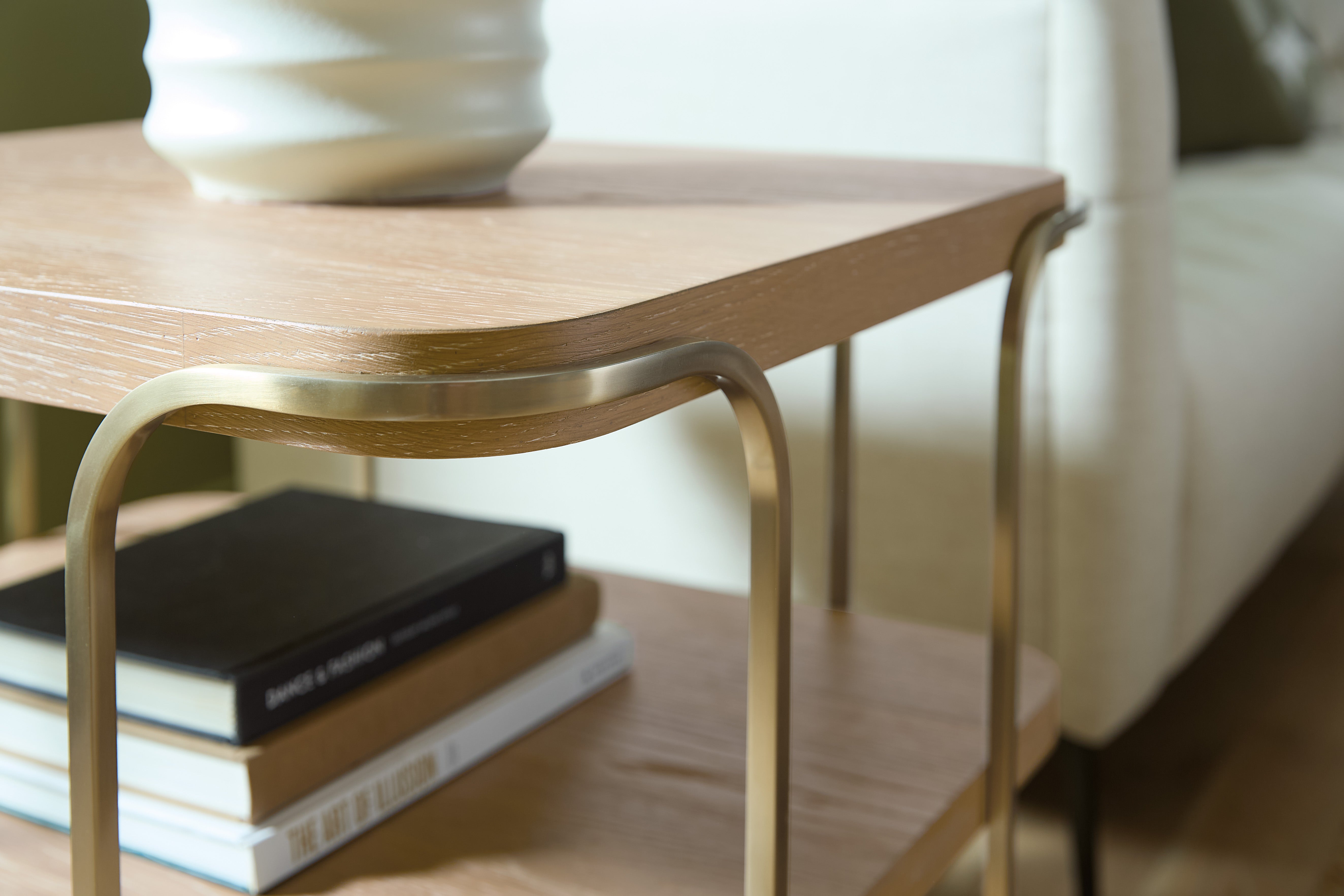 Hooker Furniture Banyon Bay End Table in Light Wood