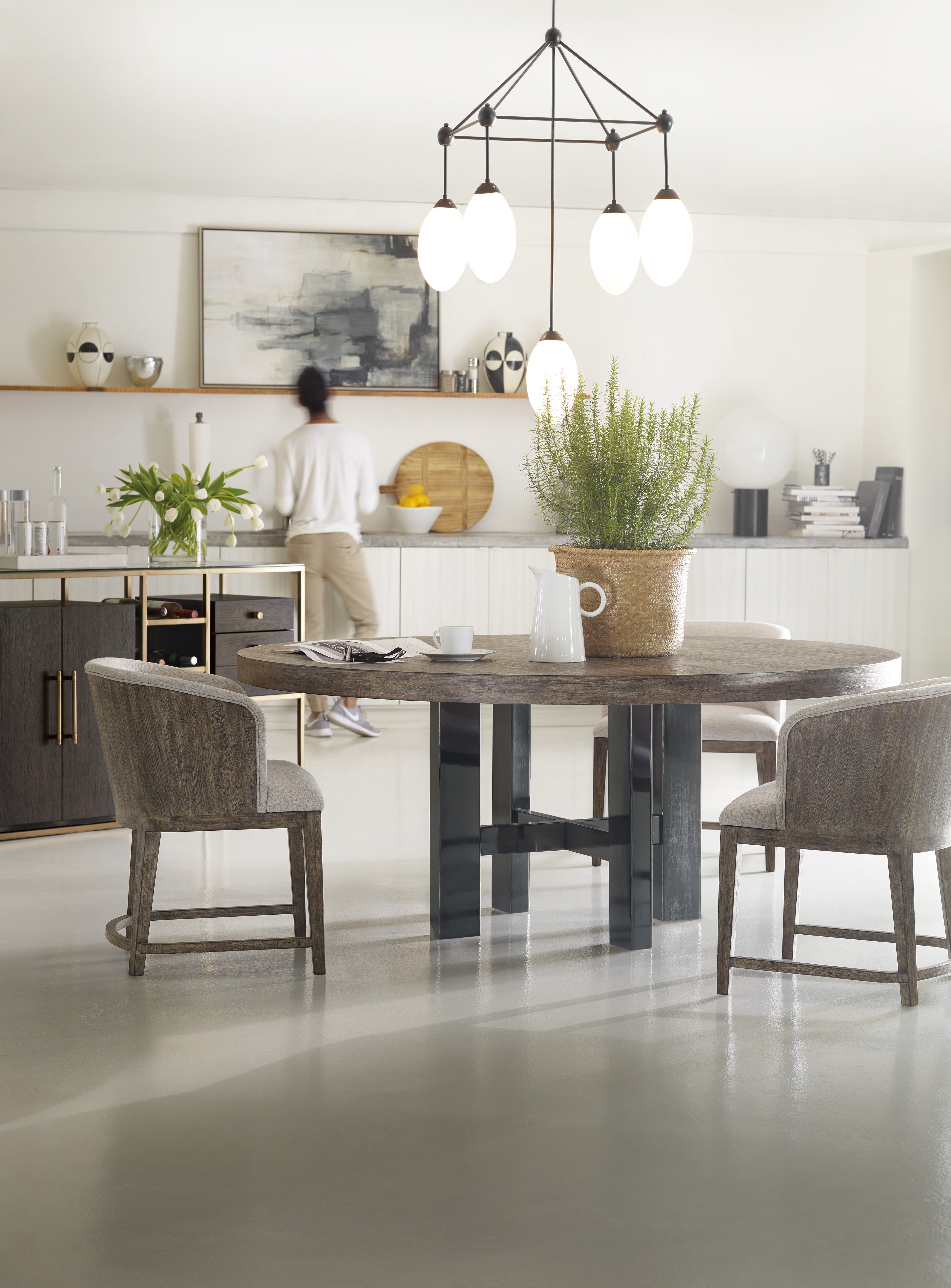 Hooker Furniture Curata 72in Round Dining Table