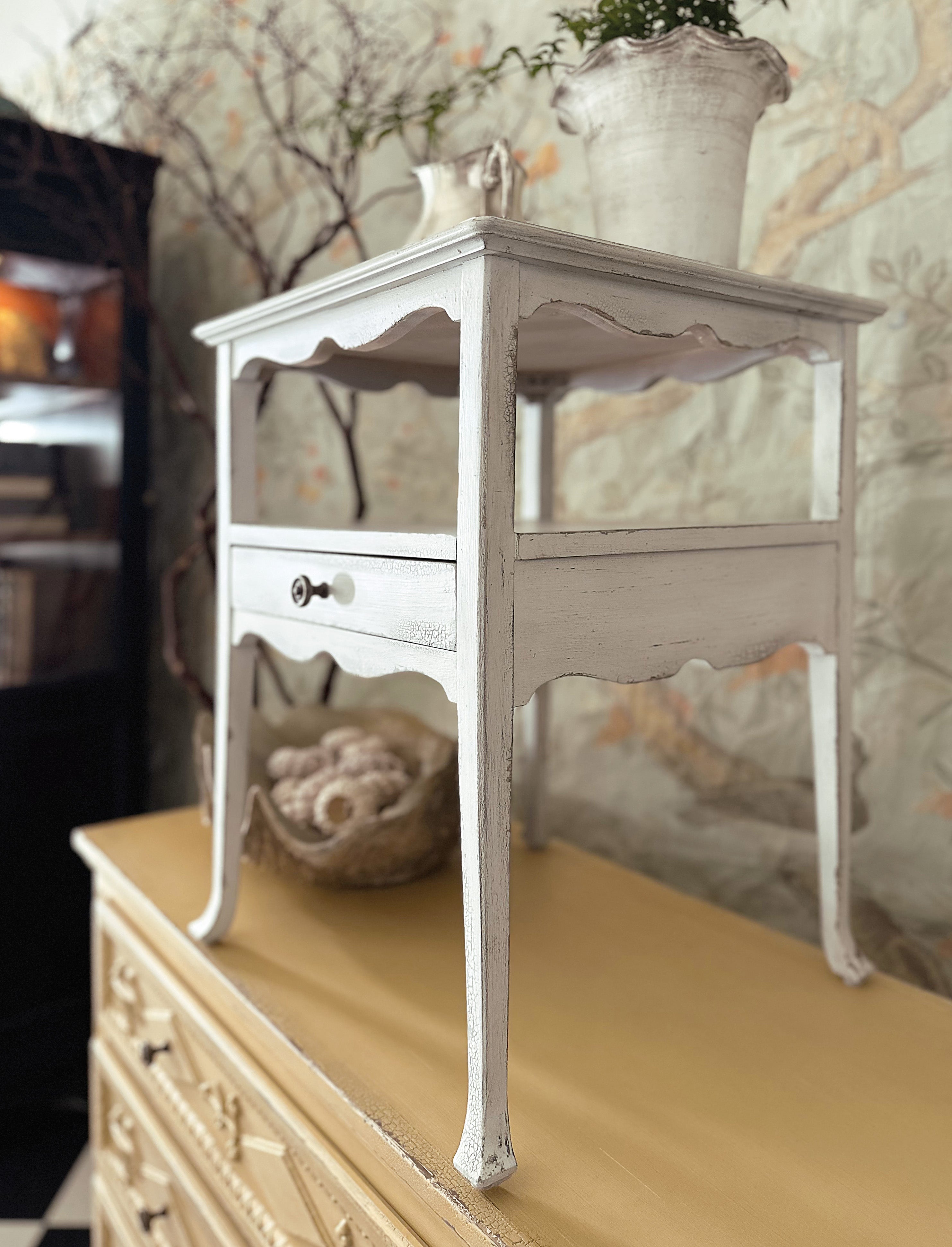 Hooker Furniture Charleston One-Drawer Accent Table in Whites/Creams/Beiges