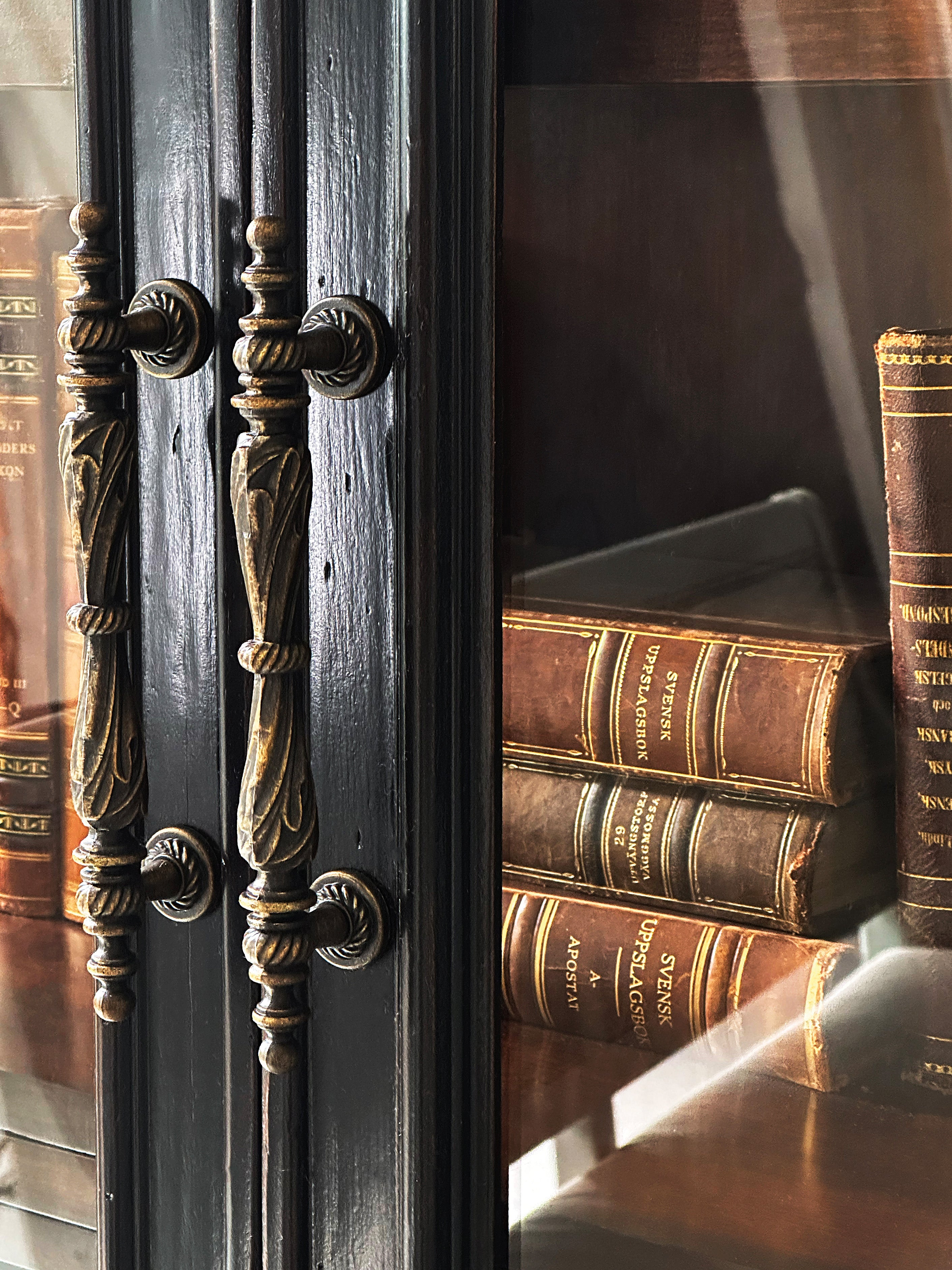 Hooker Furniture Charleston Display Cabinet